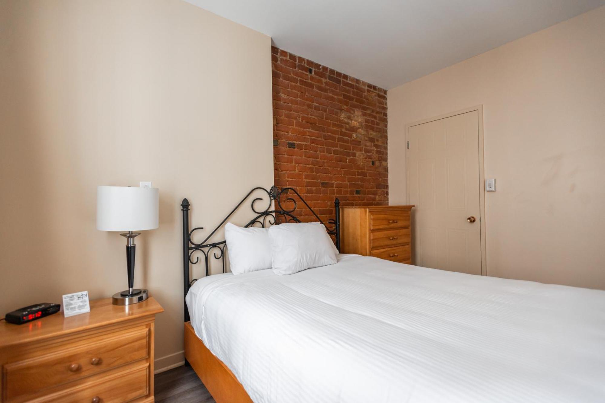 Hotel Le Roberval Montreal Exterior photo